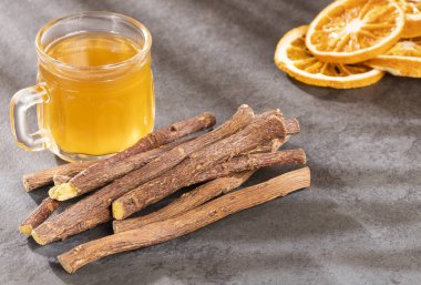 Meyan kökü çayı - Glycyrrhiza glabra. Üstten Görünüm