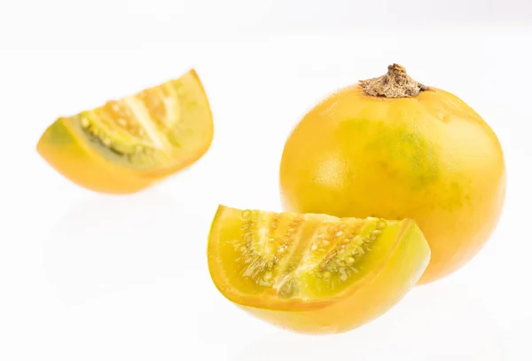 Lulo heerlijk tropisch fruit - Solanum quitoense — Stockfoto
