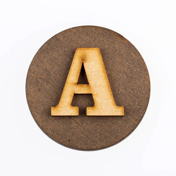 Buchstabe a des Alphabets - Holzkreis — Stockfoto