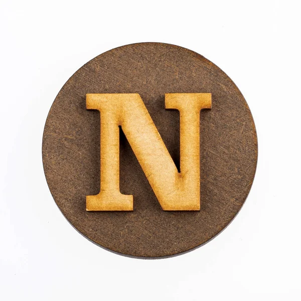 Літера N алфавіту - дерев'яне коло — стокове фото