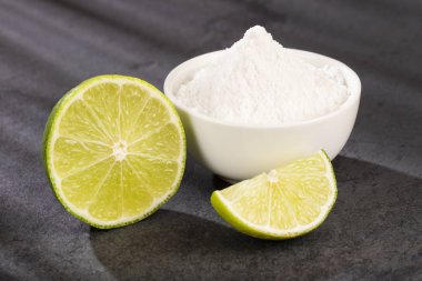 Kabartma tozu (sodyum bikarbonat) ve limon - Citrus latifolia
