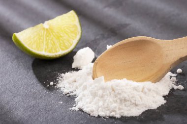 Kabartma tozu (sodyum bikarbonat) ve limon - Citrus latifolia