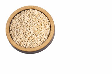 Beyaz Quinoa tohumları - Chenopodium quinoa. Beyaz arka plan