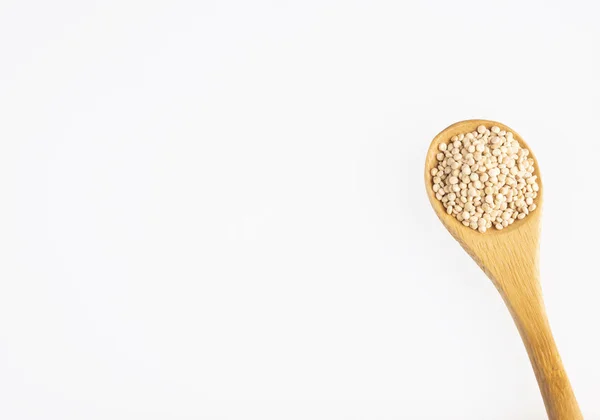 Vit Quinoa frön - Chenopodium quinoa. Vit bakgrund — Stockfoto