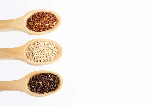 Semillas de quinua blanca, roja y negra Chenopodium quinoa — Foto de Stock