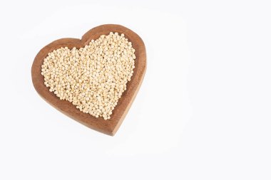 Beyaz Quinoa tohumları - Chenopodium quinoa. Beyaz arka plan