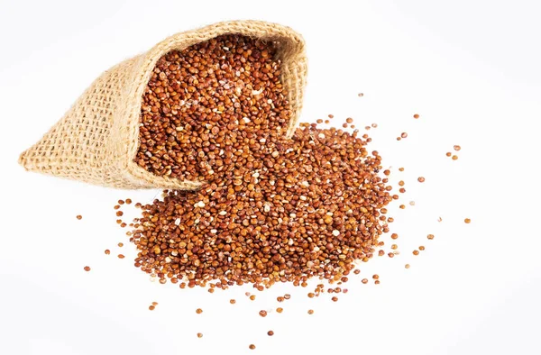 Rode zaden van biologische quinoa - Chenopodium quinoa. Witte backgroundred — Stockfoto