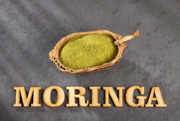 Moringa oleifera met vele voordelen, vitaminen, mineralen en meerdere geneeskrachtige eigenschappen voor het lichaam — Stockfoto