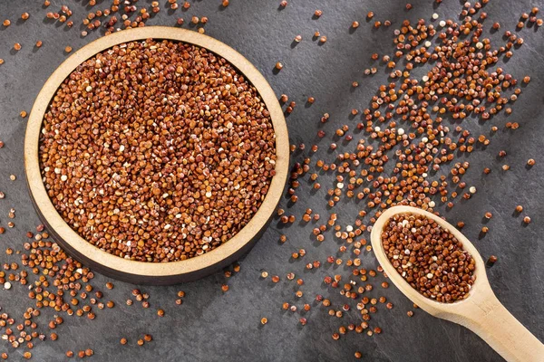 Červená semena organického quinoa-Chenopodium quinoa. Pohled shora — Stock fotografie