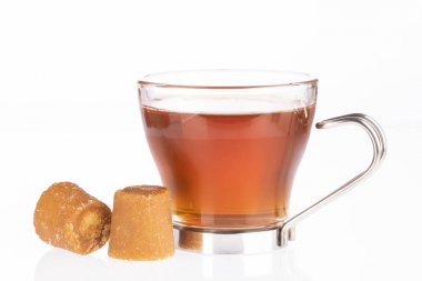 Taze ev yapımı Aguapanela, Agua de Panela veya Aguadulce, ham panela tüm servis sıcak veya soğuk limonlu suda haşlanmış şeker kamışı popüler bir Latin Amerikan tatlı içki yapılmış.