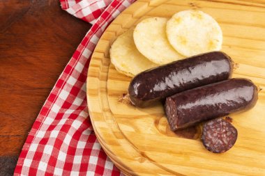 Kan sosisi morcilla - Kuru mısırın toprak tabanı.