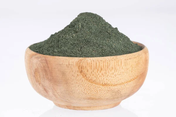 Espirulina en polvo suplemento dietético saludable - Fondo blanco — Foto de Stock