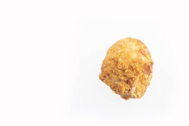 Sacha meyve kurutulmuş tohumlar - Inchi fıstık - Plukenetia volubilis. Beyaz arka plan