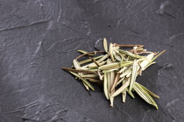 Rosmarinus officinalis - organik kuru biberiye. Metin alanı