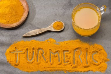 Curcuma Longa-Türerik ve su, sağlıklı içecek.