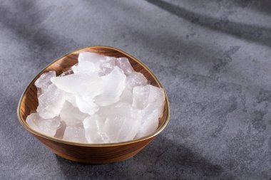 Taze aloe vera yaprakları, bu bitki vitamin, mineral ve protein açısından zengindir..
