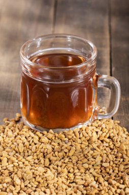 Çemen Tohumu veya Methi Dana bir gecede suda ıslatarak içilir. kilo kaybı, sindirim ve kan şekeri tedavisinde yararlı