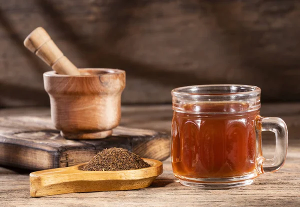 Vaso de té negro aromático caliente —  Fotos de Stock