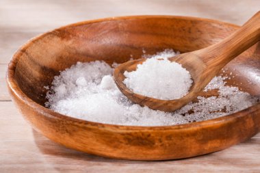 Magnezyum klorür kimyasal bileşeni çoğunlukla deniz suyundan gelir.