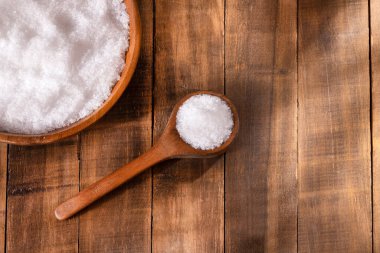 Magnezyum klorür kimyasal bileşeni çoğunlukla deniz suyundan gelir.