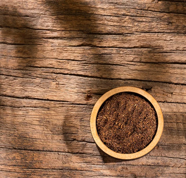 Черный Чайный Порошок Деревянной Чаше Camma Sinensis — стоковое фото