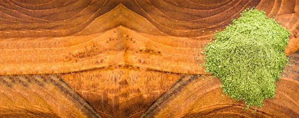 Green Organic Powder Wooden Table Text Space — Stock Photo, Image