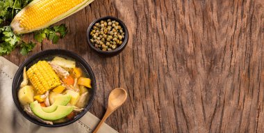 Tavuk ve sebzeli acılı çorba. Kolombiya mutfağı