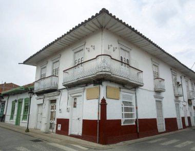 El Retiro, Antioquia / Kolombiya - 12 Ekim 2020. Kolombiya Belediyesi, sömürge evleriyle tanınır..