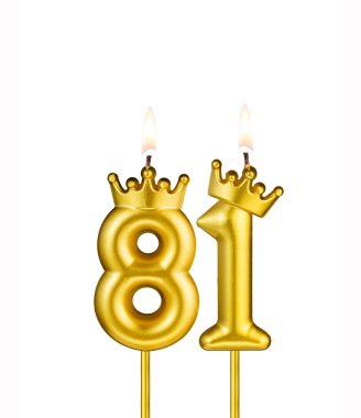 Beyaz arkaplanda 81 numaralı doğum günü mumu