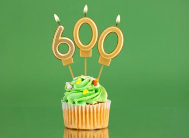 Takipçi veya beğeni sayısı - 600 numaralı mum