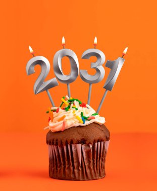 Mutlu yıllar 2031 - Mumlar yanan numaralar şeklinde