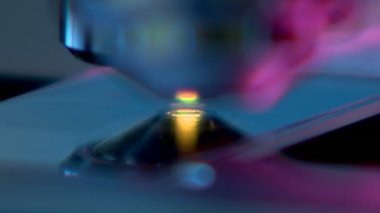 mikroskop kullanarak bilimsel araştırma