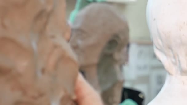 Руки Роблять Образ Людини Пошуках Гармонії Скульптурної Краси — стокове відео