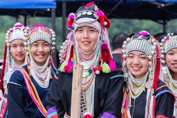 Doi Mae Salong, Chiang Rai - THAILAND, 8 de setembro de 2018: Linda jovem asiática tribo Akha no Akha Swing Festival. O anual Akha Swing Festival é basicamente sobre mulheres e fertilidade . — Fotografia de Stock