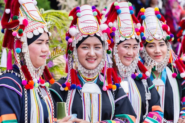 Doi Mae Salong, Chiang Rai - THAILAND, 8 de setembro de 2018: Linda jovem asiática tribo Akha no Akha Swing Festival. O anual Akha Swing Festival é basicamente sobre mulheres e fertilidade . — Fotografia de Stock