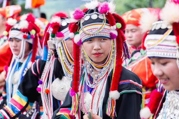 Bella giovane donna asiatica tribù Akha su Akha Swing Festival. L'annuale Akha Swing Festival ruota intorno alle donne e alla fertilità . — Foto Stock