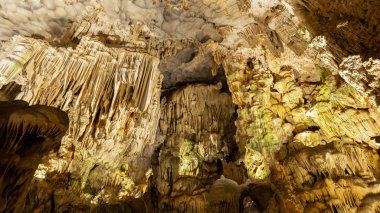 Dong Thien Cung Mağarası Dau git adada bu Halong Bay, Vietnam için en güzel mağaralar, biri.