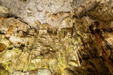 Dong Thien Cung Mağarası Dau git adada bu Halong Bay, Vietnam için en güzel mağaralar, biri.
