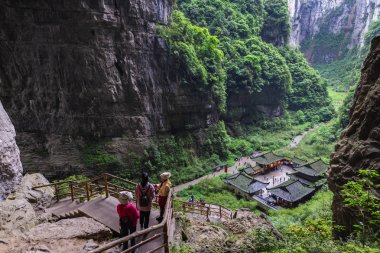 Üç Doğal Köprüler Ulusal Geopark (Tian Keng San Qiao) Chongqing Wulong Unesco dünya mirası, Çin.