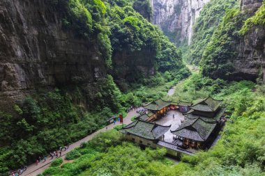 Üç Doğal Köprüler Ulusal Geopark (Tian Keng San Qiao) Chongqing Wulong Unesco dünya mirası, Çin.