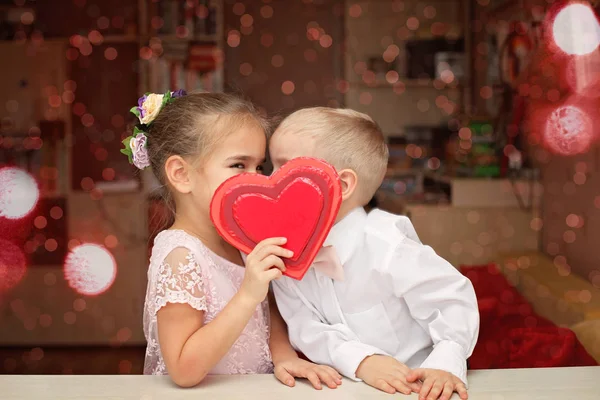 Niño Camisa Blanca Suave Pajarita Rosa Hermosa Princesita Con Vestido —  Fotos de Stock