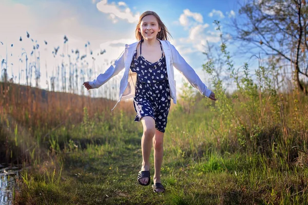 Cute Little Girl Running Beautiful Meadow Lake Summer Family Vacation — Stock Photo, Image