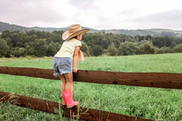 Local Vacation Stay Safe Stay Home Little Girl Cowboy Hat — Stock Photo, Image