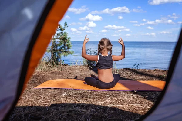 Saúde Mental Física Estilo Vida Ativo Seguro Menina Bonito Fazendo — Fotografia de Stock