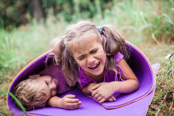 Active Healthy Weekend Happy Kids Boy Girl Having Rest Fun — Stock Photo, Image