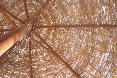 denizin üstünde şemsiye