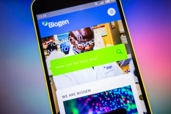 Berdyansk, Ukrayna-25 Mart 2019: Biogen Web sitesi ana sayfası. Biogen logosu telefon ekranında görünür, açıklayıcı editoryal.