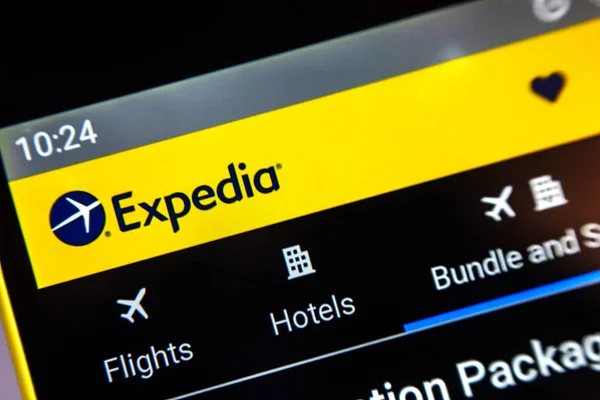 Berdyansk, Ukrayna-1 Nisan 2019: Liberty Expedia Holdings Web sitesi ana sayfası. Liberty Expedia Holdings logosu telefon ekranında görünür, açıklayıcı editoryal.