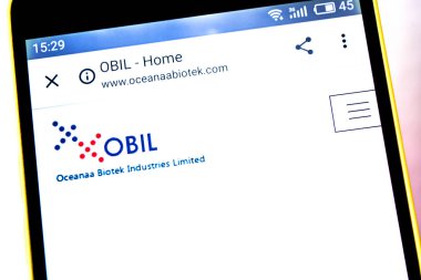 Berdyansk, Ukrayna - 5 Mayıs 2019: Oceanaa Biotek Industries web sitesi ana sayfasının açıklayıcı başyazı. Oceanaa Biotek Industries logosu telefon ekranında görünür.