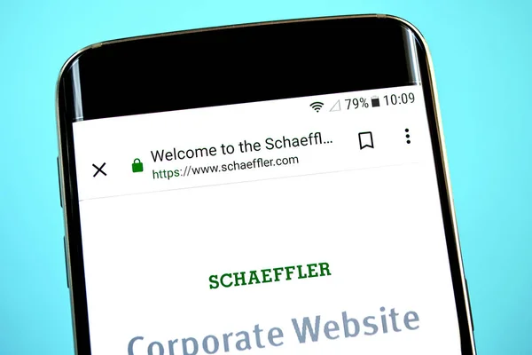 Berdyansk, Ucrania - 1 de junio de 2019: página web de Schaeffler. Logotipo de Schaeffler visible en la pantalla del teléfono . — Foto de Stock